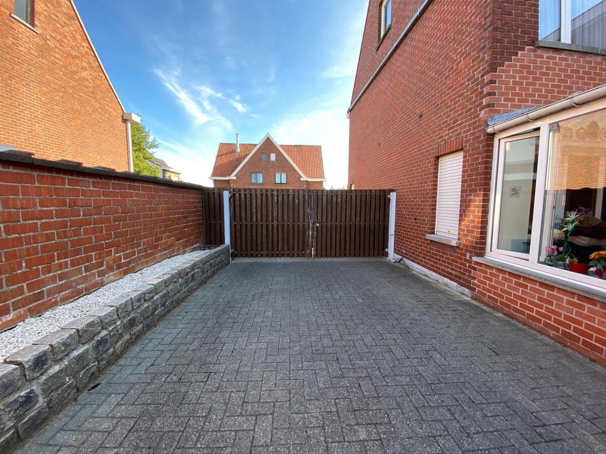 Ruime woning met 4 slaapkamers en garage 