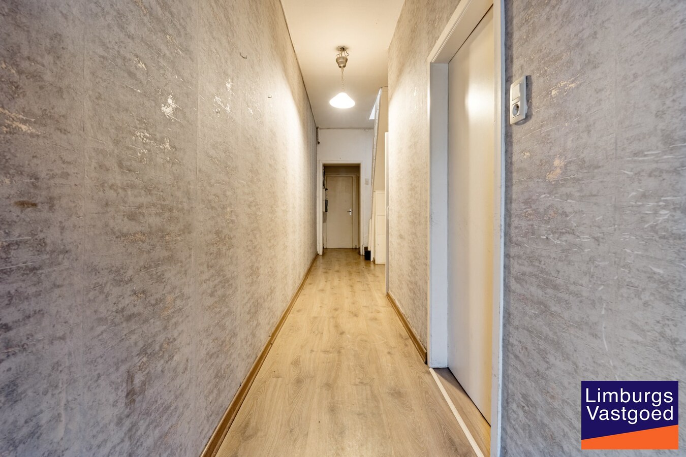 Deels gerenoveerde woning met stadstuin, 3 slpk, 2a60ca, tussen de kleine en grote ring 