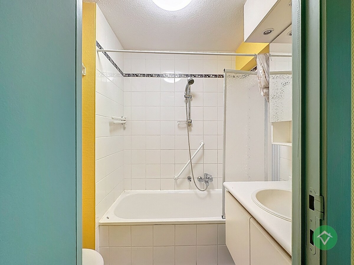 Lichtrijk 2-slaapkamerappartement op topligging op 100m van de zeedijk in Sint-Idesbald 