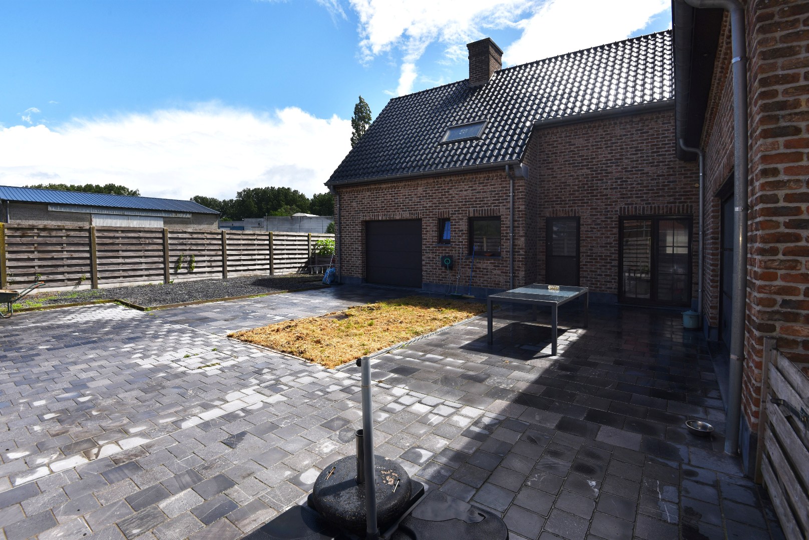 Ruime open bebouwing met 5 slaapkamers te Adegem 