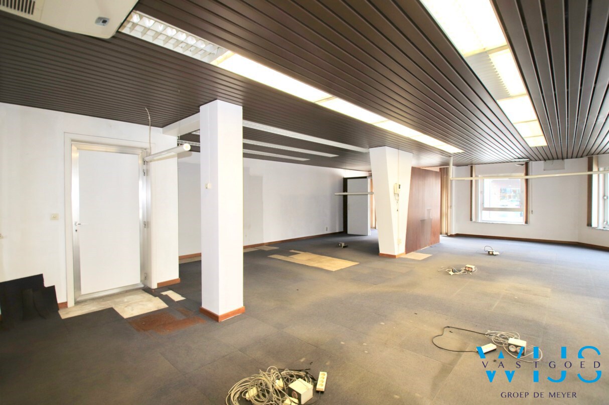 Goed gelegen handelspand te Wachtebeke ! 