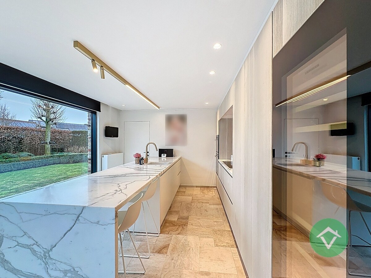 Exclusieve alleenstaande villa met zonnige tuin in een gegeerde woonomgeving te Koekelare 