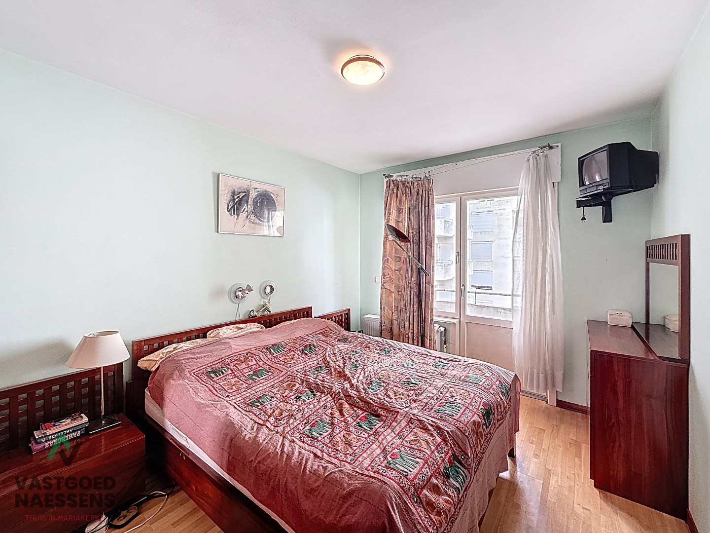 Prêt à emménager, appartement d'une chambre près de la digue. 