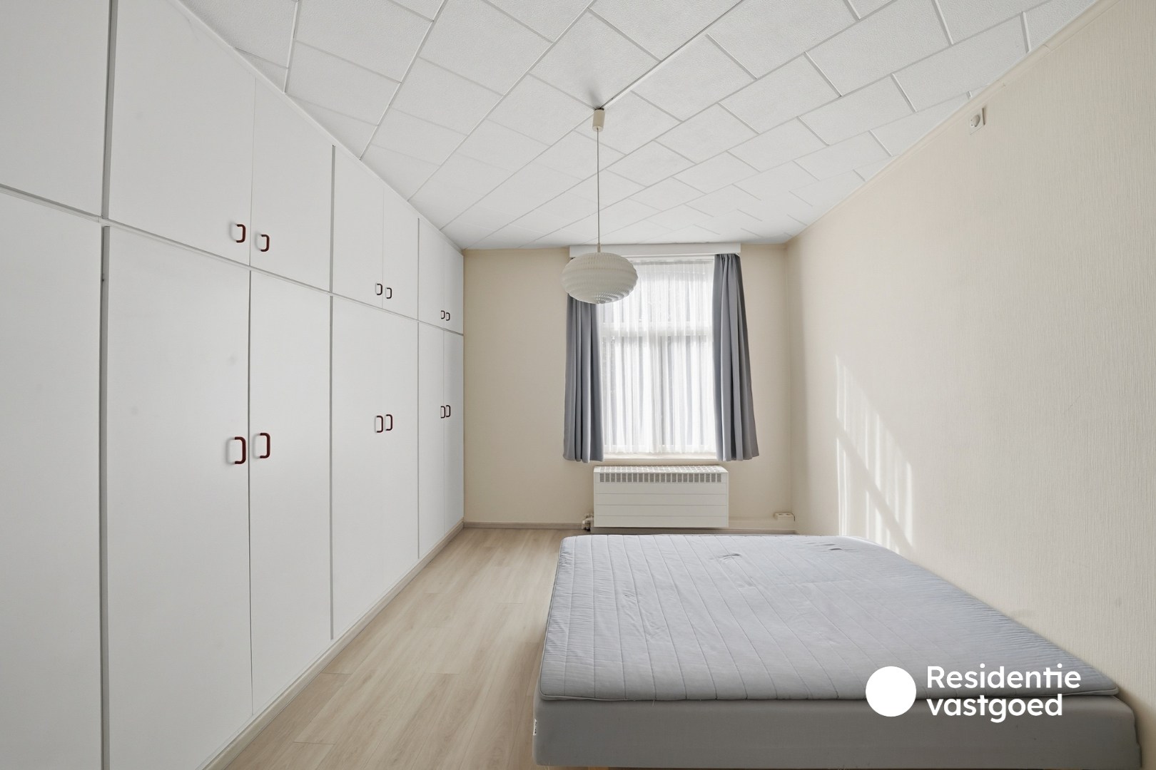 Ruime gezinswoning met 4 slaapkamers, tuin en zonnepanelen in Zandvoorde 