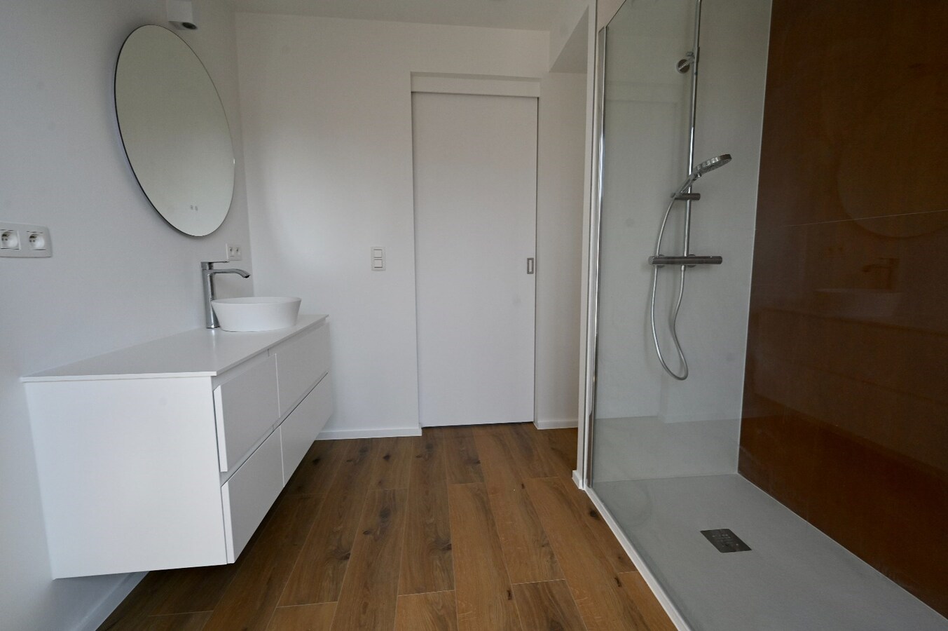 MAGNIFIEK GERENOVEERDE 3SLAAPKAMER WOONST 