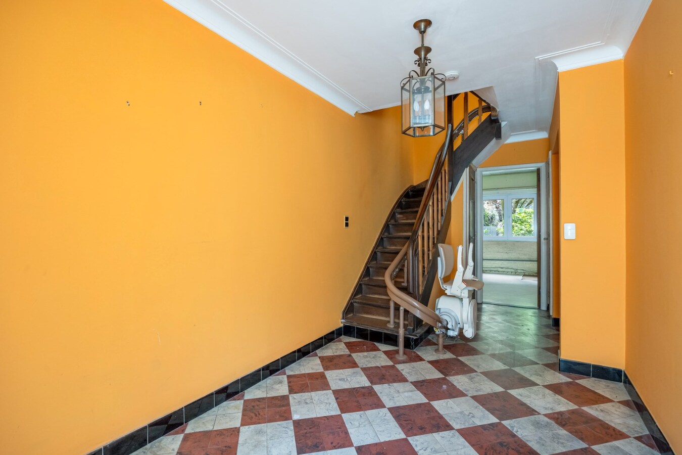 Te renoveren bel-étage met tuin in de Tentoonstellingswijk! 