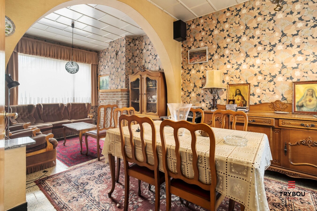 Halfvrijstaande woning met 5 slaapkamers en bijgebouw op 5488 m³ te Jonkershove 