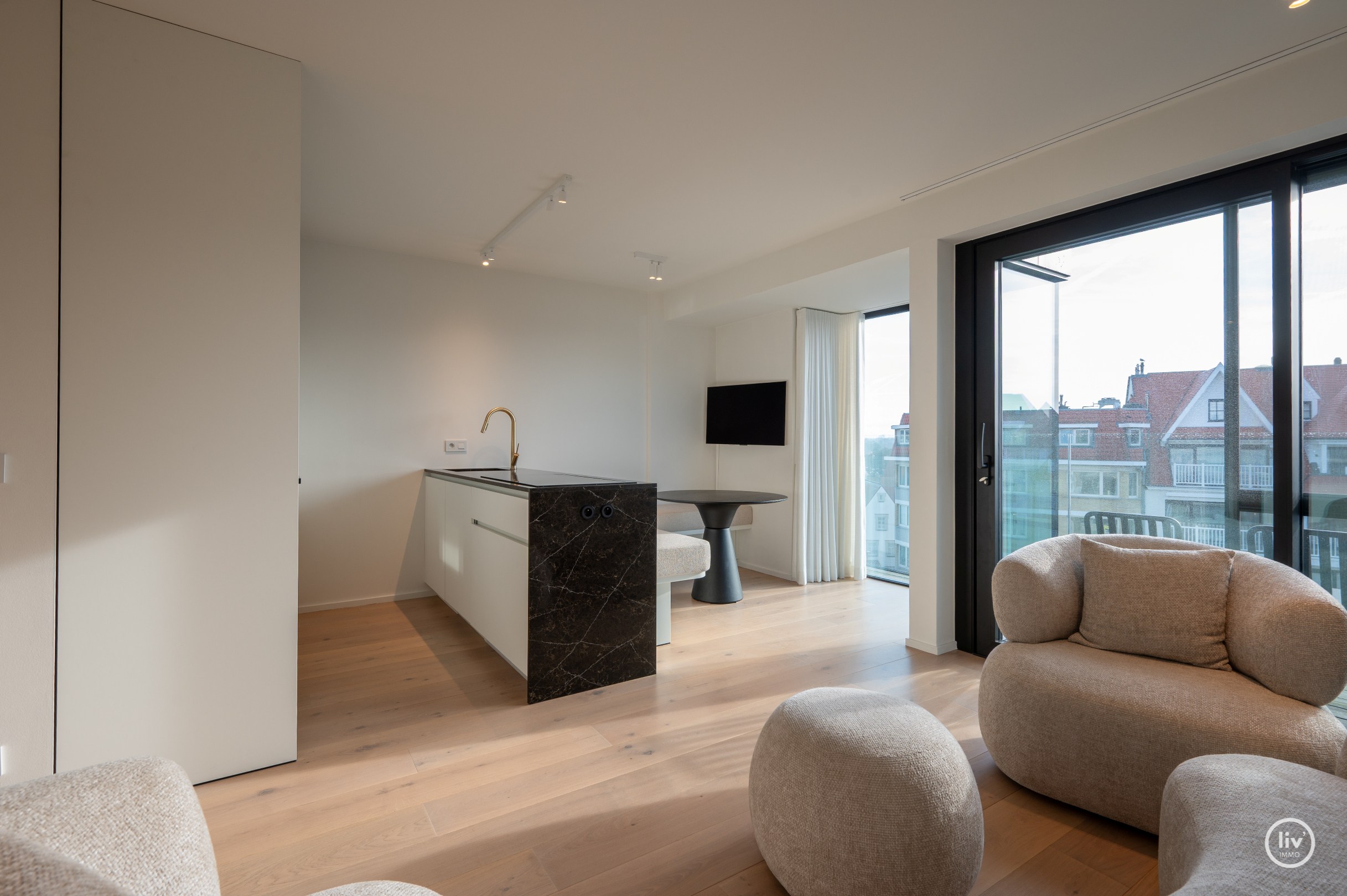 Duurzaam nieuwbouwappartement voorzien van een topafwerking &amp; een open zicht op het Driehoeksplein. 