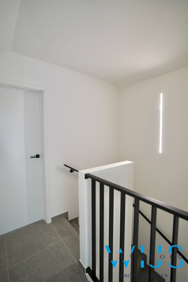 Drieslaapkamer appartement met garage in hartje Ertvelde ! 