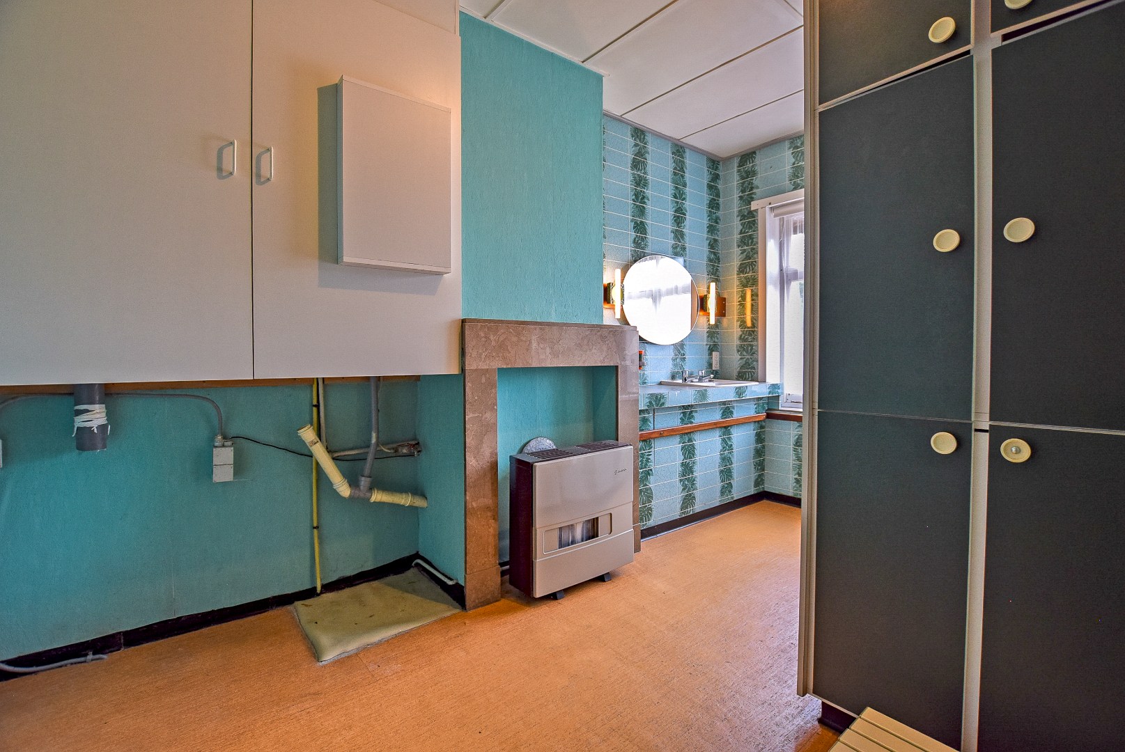 Zeer ruime te renoveren woning met statige gevel op 445 m² met zuid-west georiënteerde tuin. 