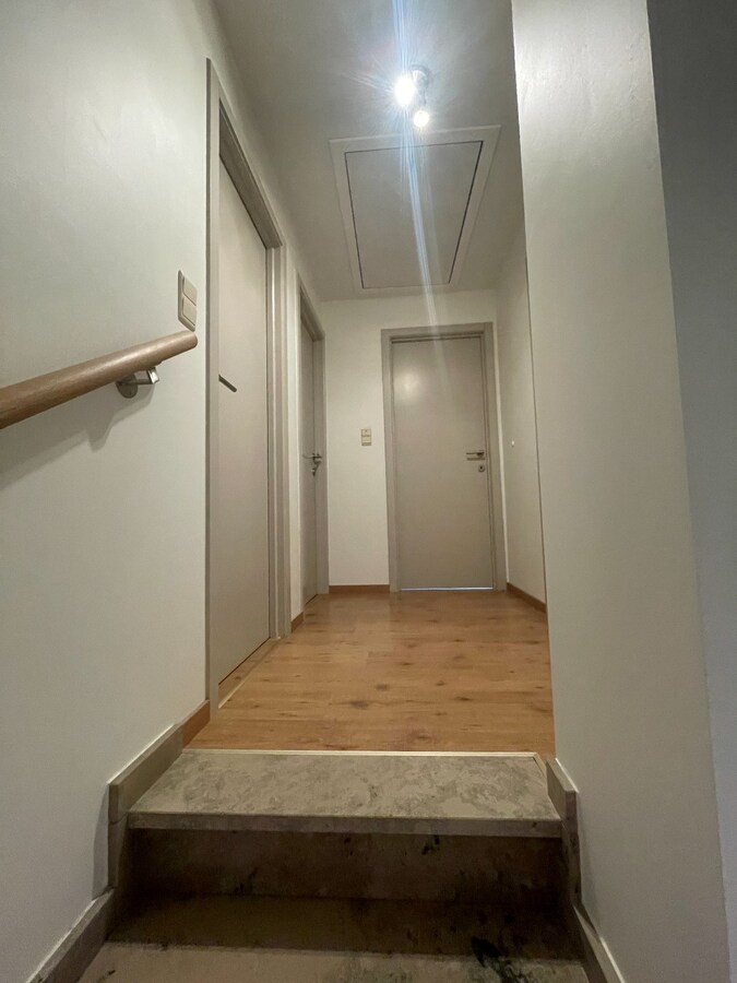 Verzorgde bel-etagewoning met 3 slpk, terras, patio  en garage nabij het centrum van As. 