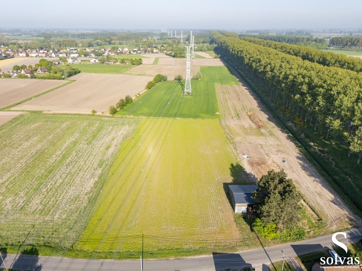 Landbouwgrond met gebouw op gunstige locatie in Maldegem 