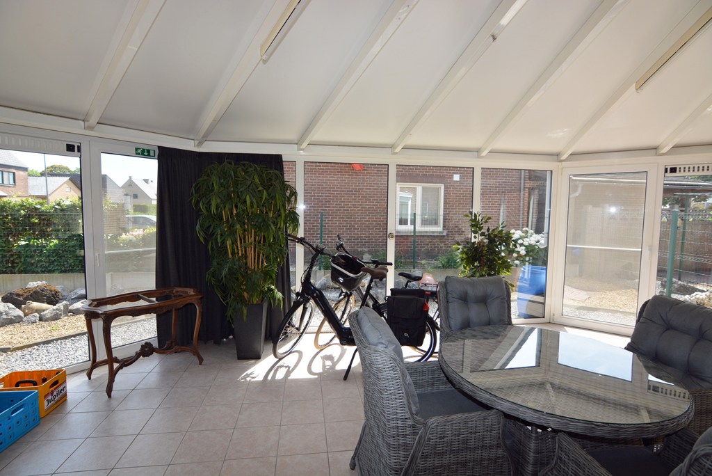 Gelijkvloers appartement met 3 slpks, veranda, tuin en garage 