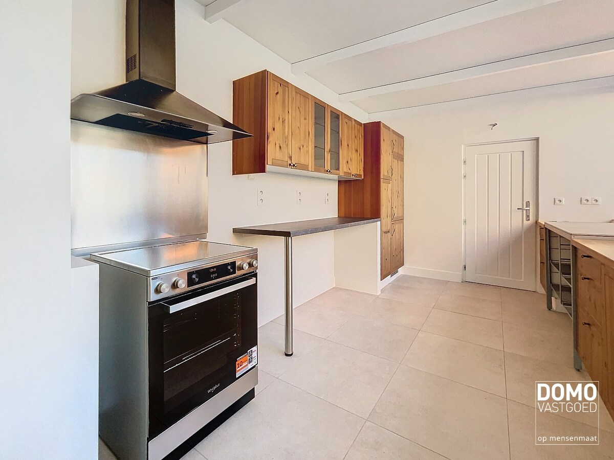 Ruime, energetisch gerenoveerde woning met open leefruimte, 4 slaapkamers en 2 badkamers te Kermt 