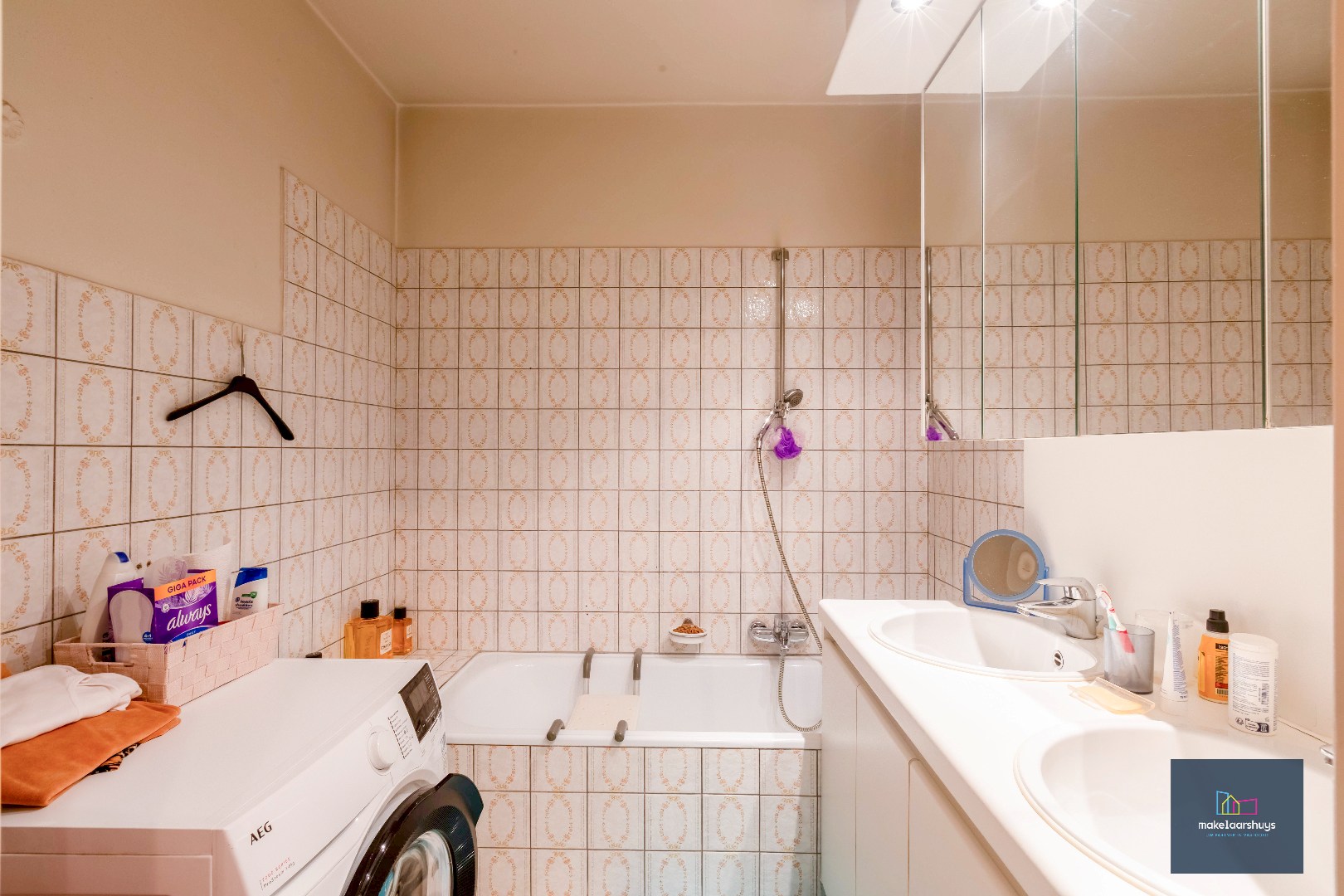 Ruim 2 slaapkamerappartement met garagebox nabij de Blaarmeersen 