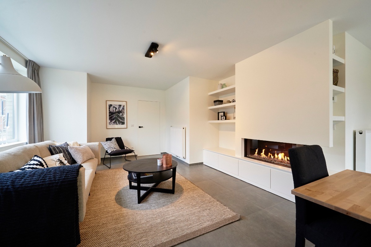 MAGNIFIEKE HALF OPEN PASTORIEWONINGEN IN CENTRUM ZEDELGEM 