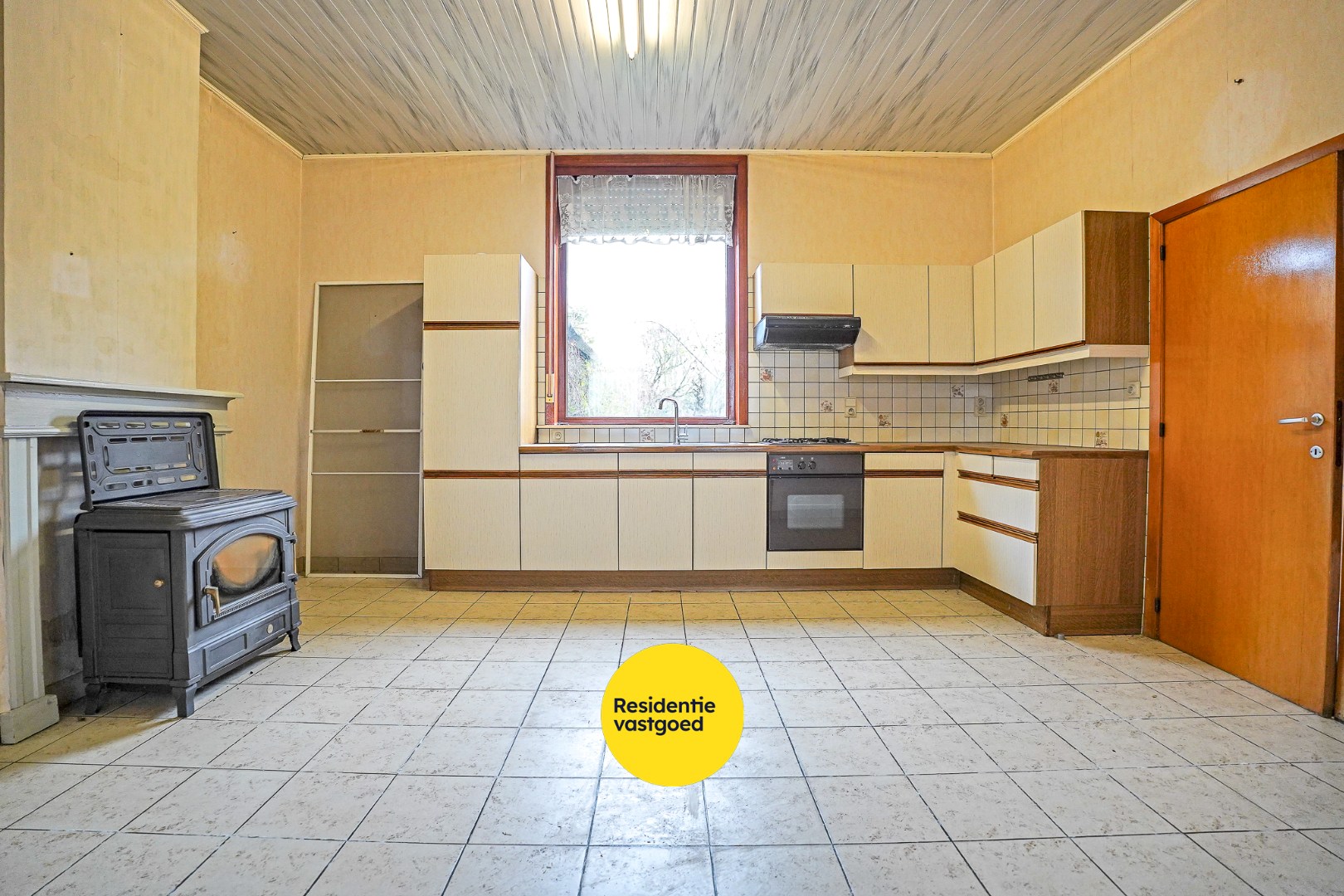 Te renoveren halfopen woning op een perceel van 1.809m² te Houthulst 
