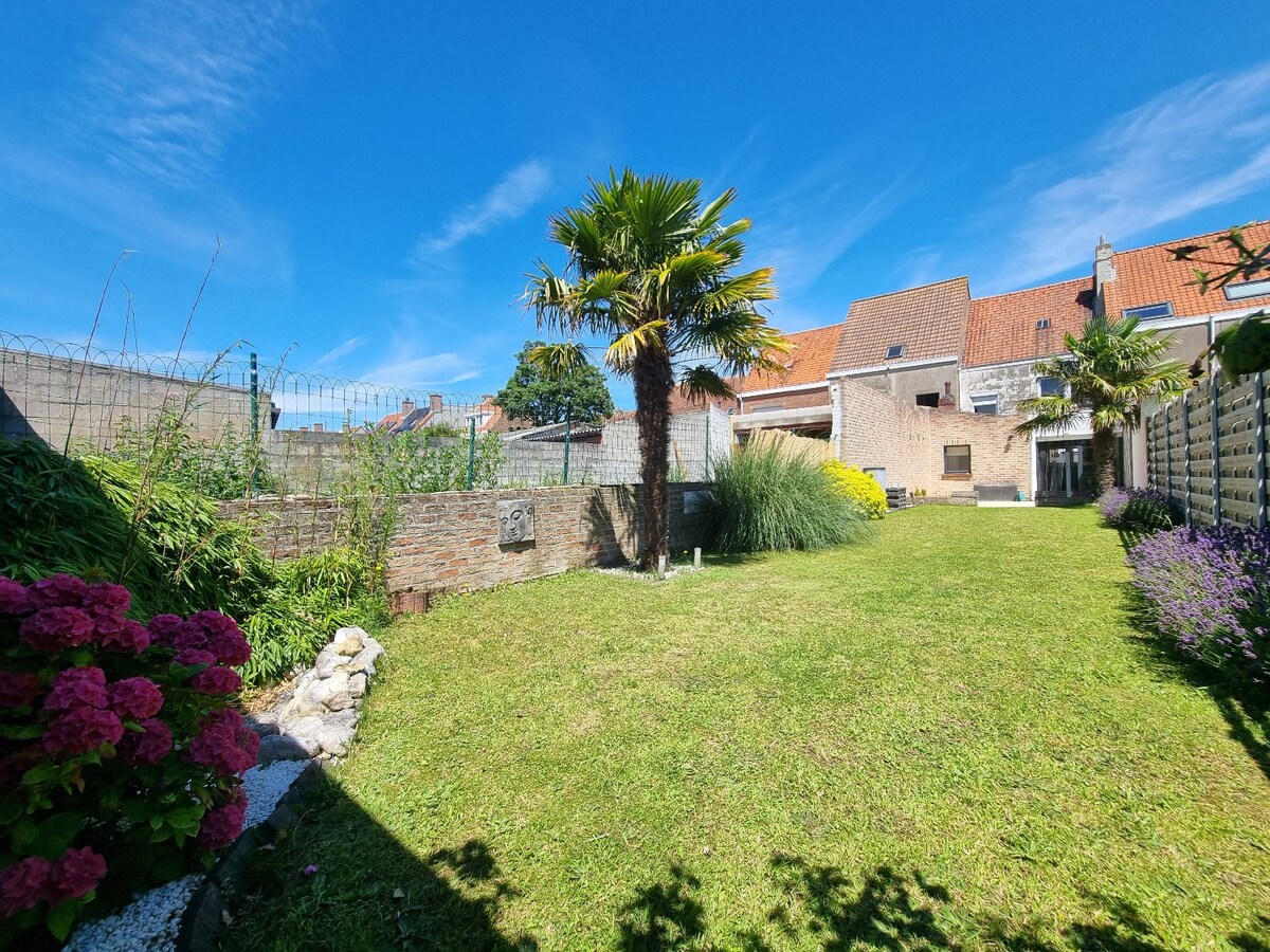 Toffe, ruime en lichtrijke gezinswoning met knappe zuidgerichte tuin - Heist 