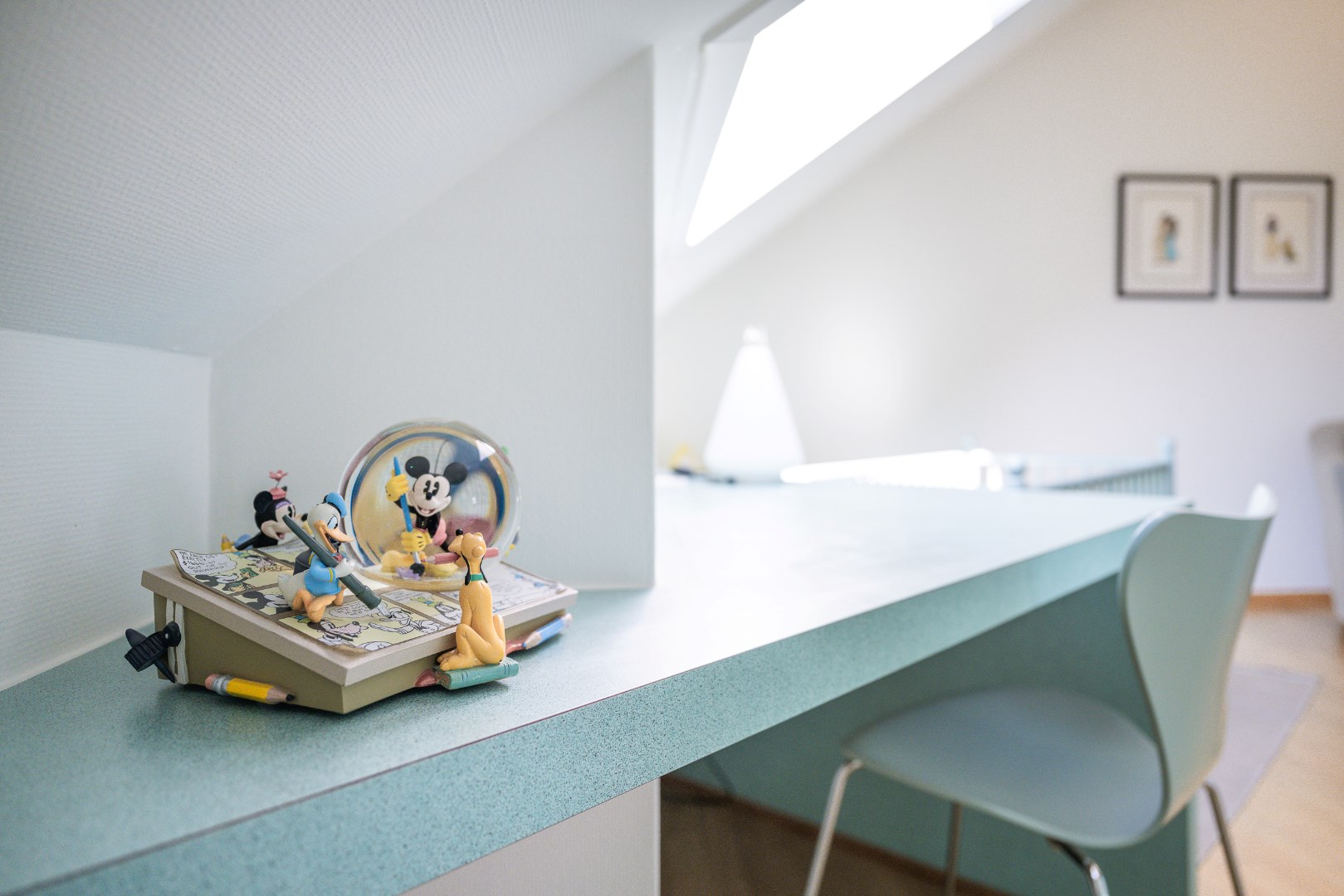 Vier ruime slaapkamers met vaste kastenwand 