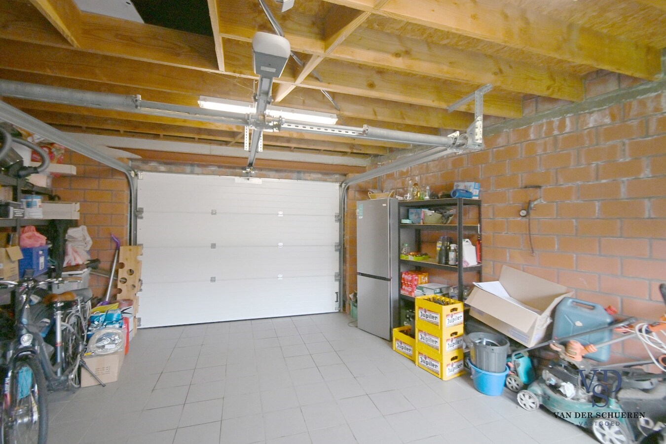 Gezellige woning (met garage achteraan). 