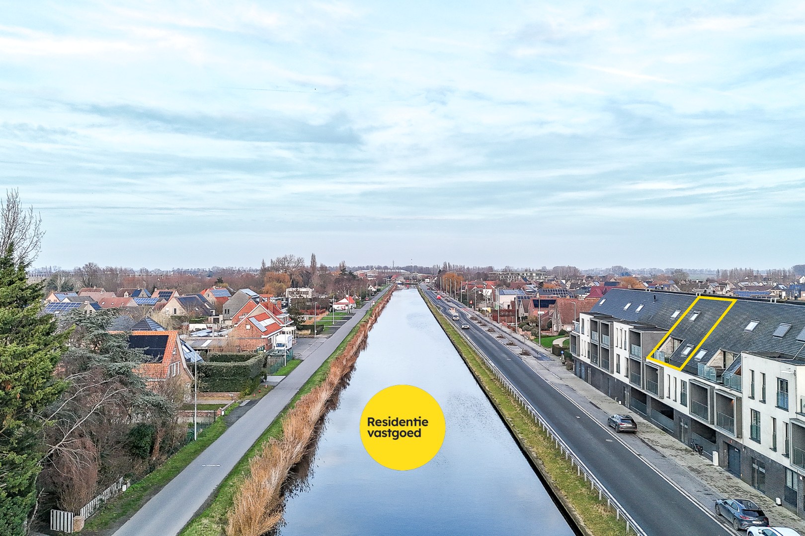 Recent duplex-appartement met open zicht op de vaart in Oudenburg 