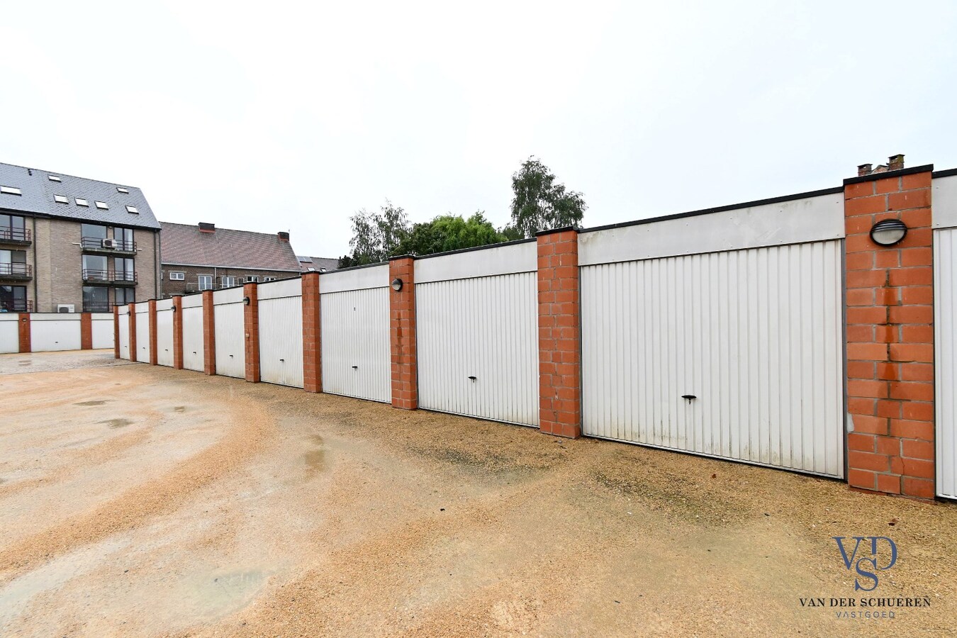 Degelijk investeringsappartement met garage. 