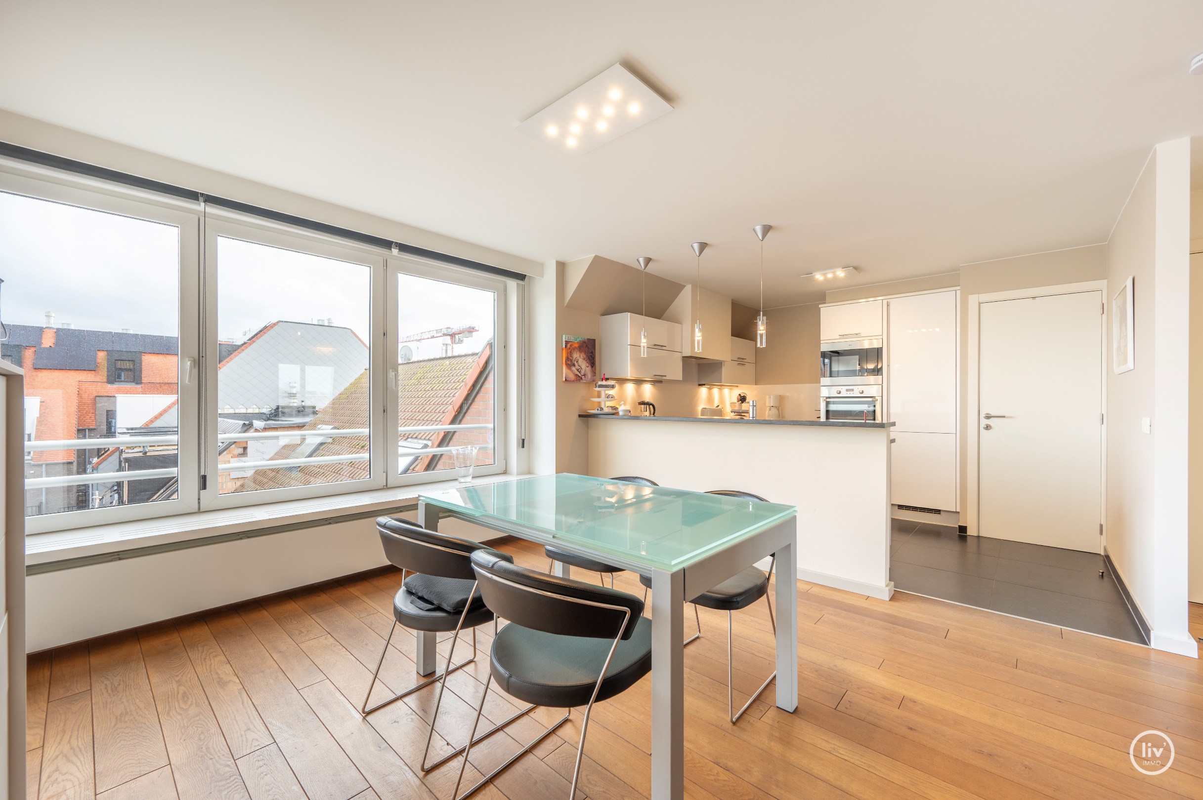 Ruim duplex-appartement (140 m²) met 3 slaapkamers en zonnige terrassen – Parmentierlaan 