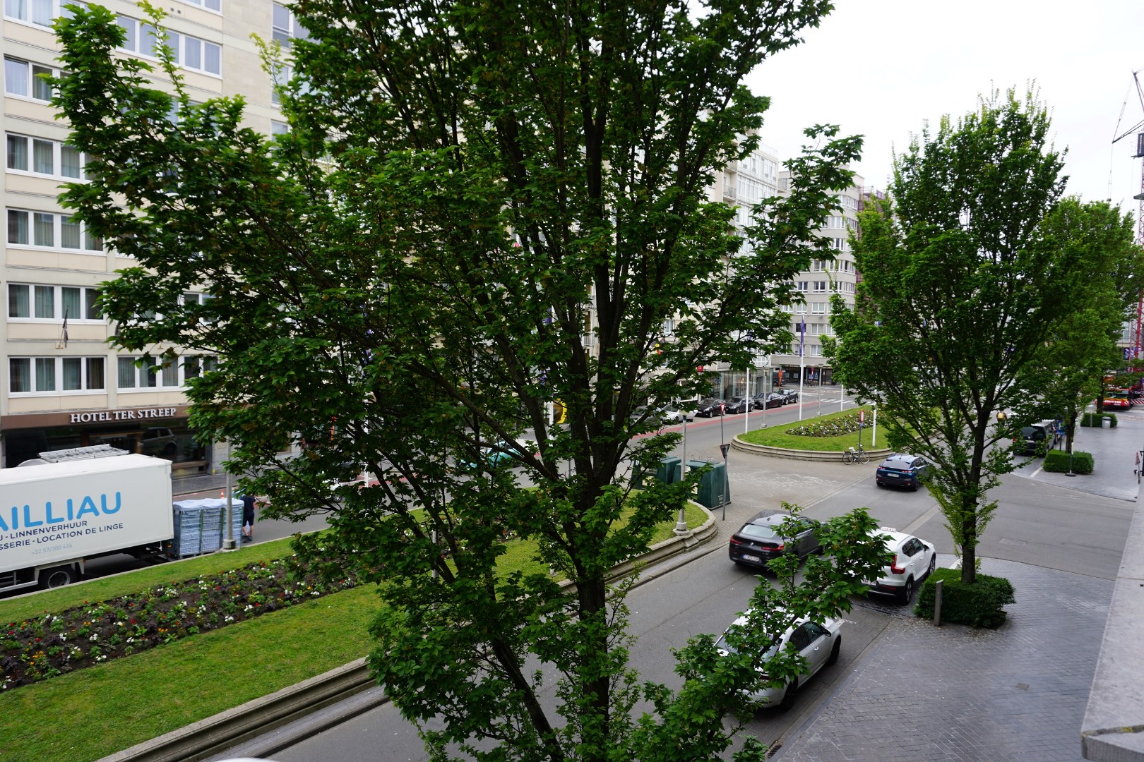 PRACHTIG GERENOVEERD APP. GELEGEN LEOPOLD II LAAN - TOPLIGGING 