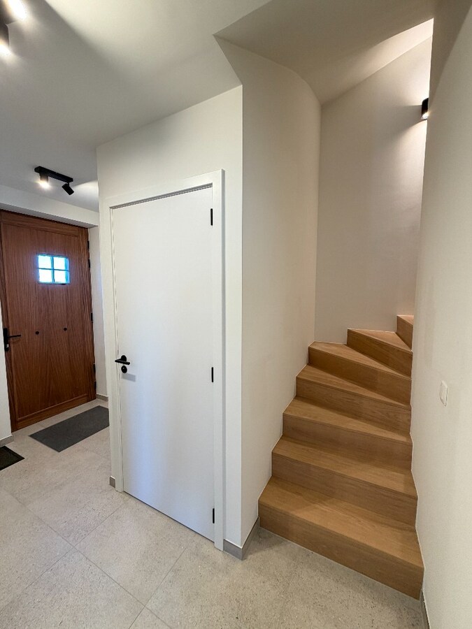 Volledig afgewerkte nieuwbouwwoning met 4 slaapkamers. 