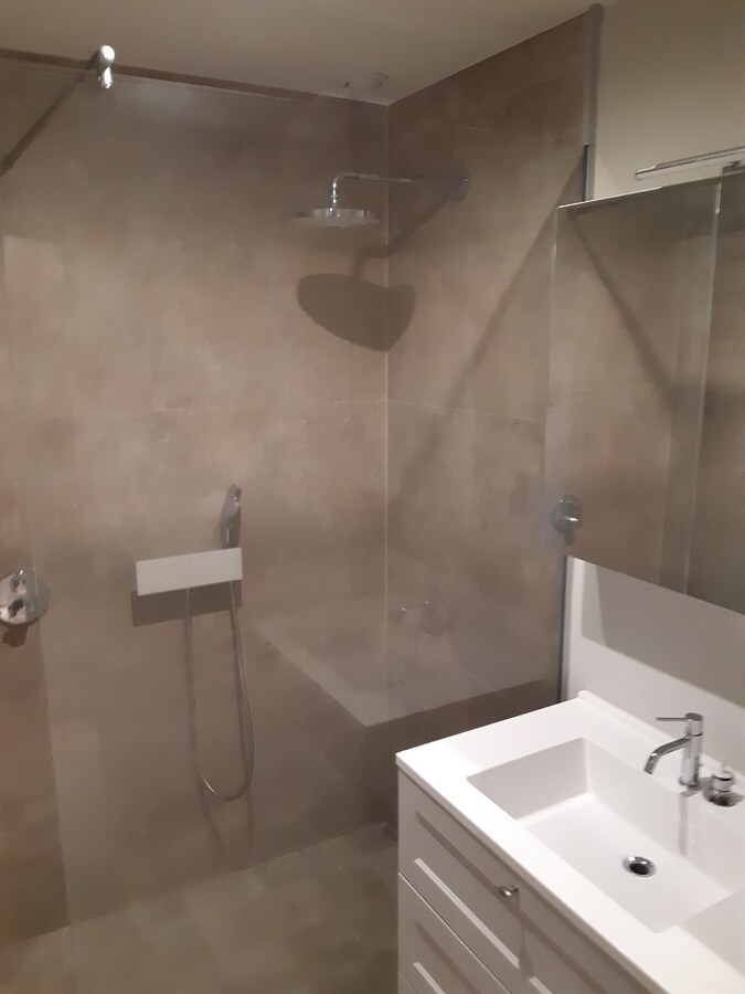 Uitstekend gelegen BEN-appartement in hartje Asper. 