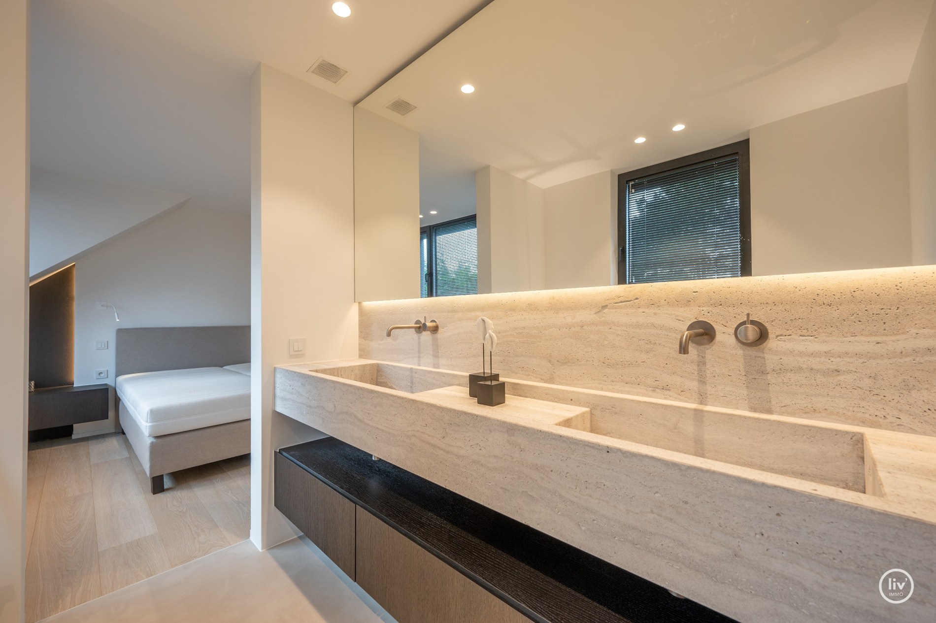 Superbe villa charmante, entièrement rénovée et joliment située dans un quartier résidentiel calme à proximité du centre de Knokke. 