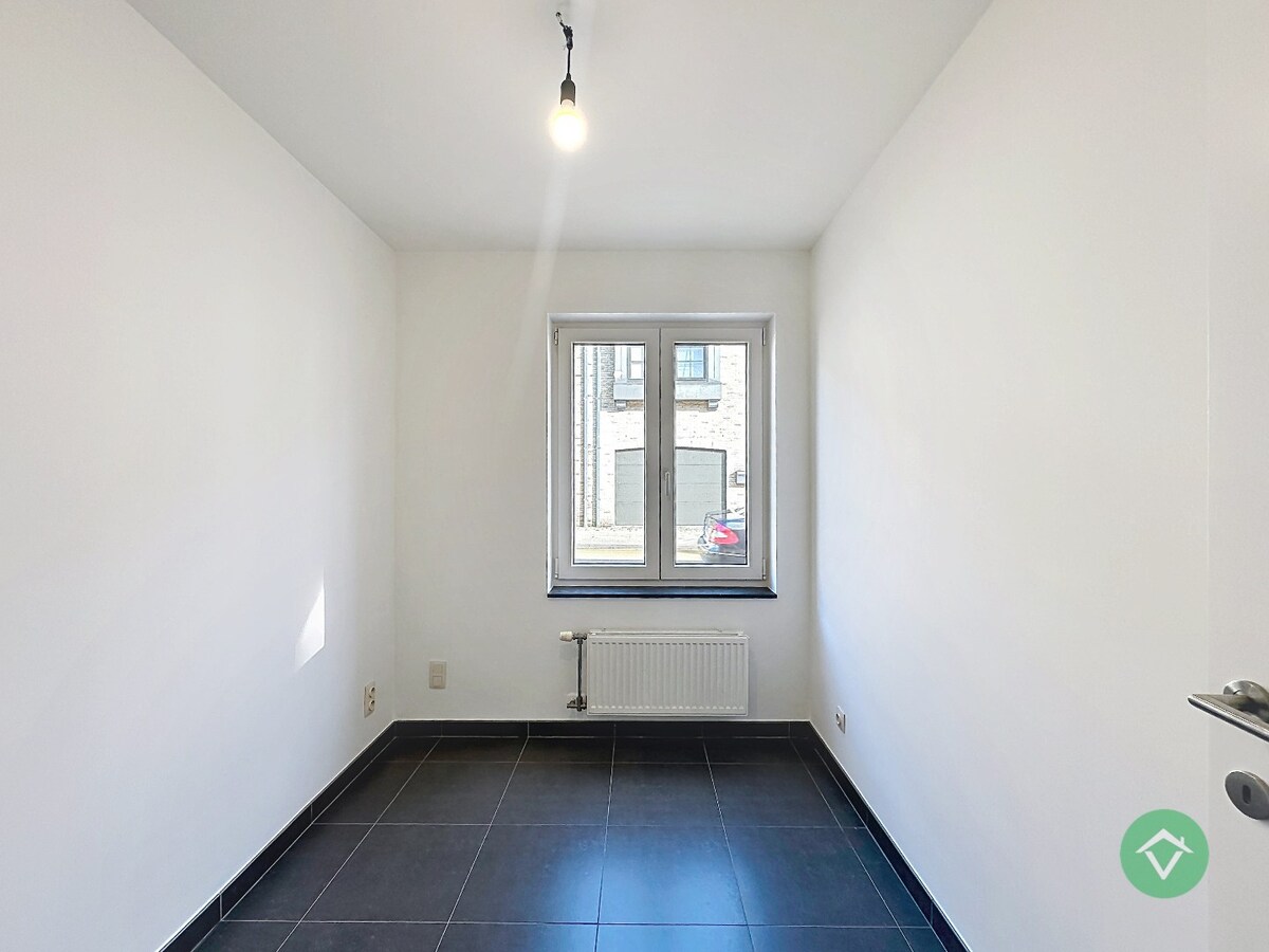 Instapklaar gelijkvloers appartement met staanplaats te Gistel 