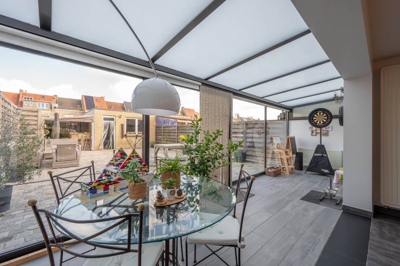 Rustig gelegen halfopen bebouwing met tuin en twee garages te Heist 