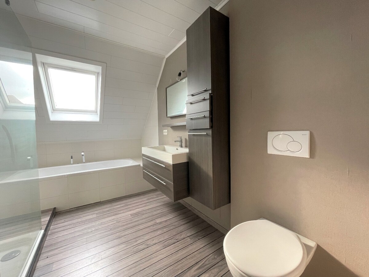 Ruime  woning met 4 slaapkamers en terras in centrum Tielt 