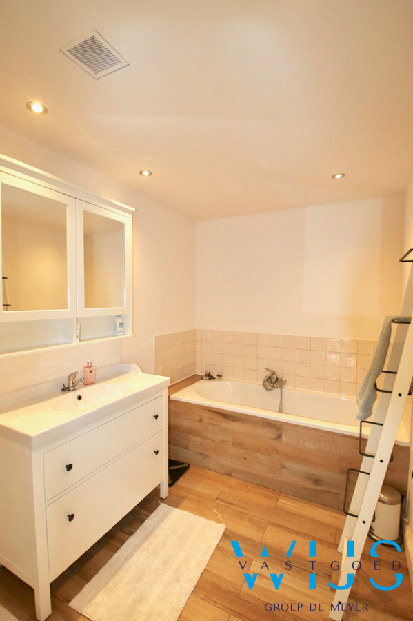 Prachtig afgewerkt landelijk woonhuis in hartje Ertvelde ! 