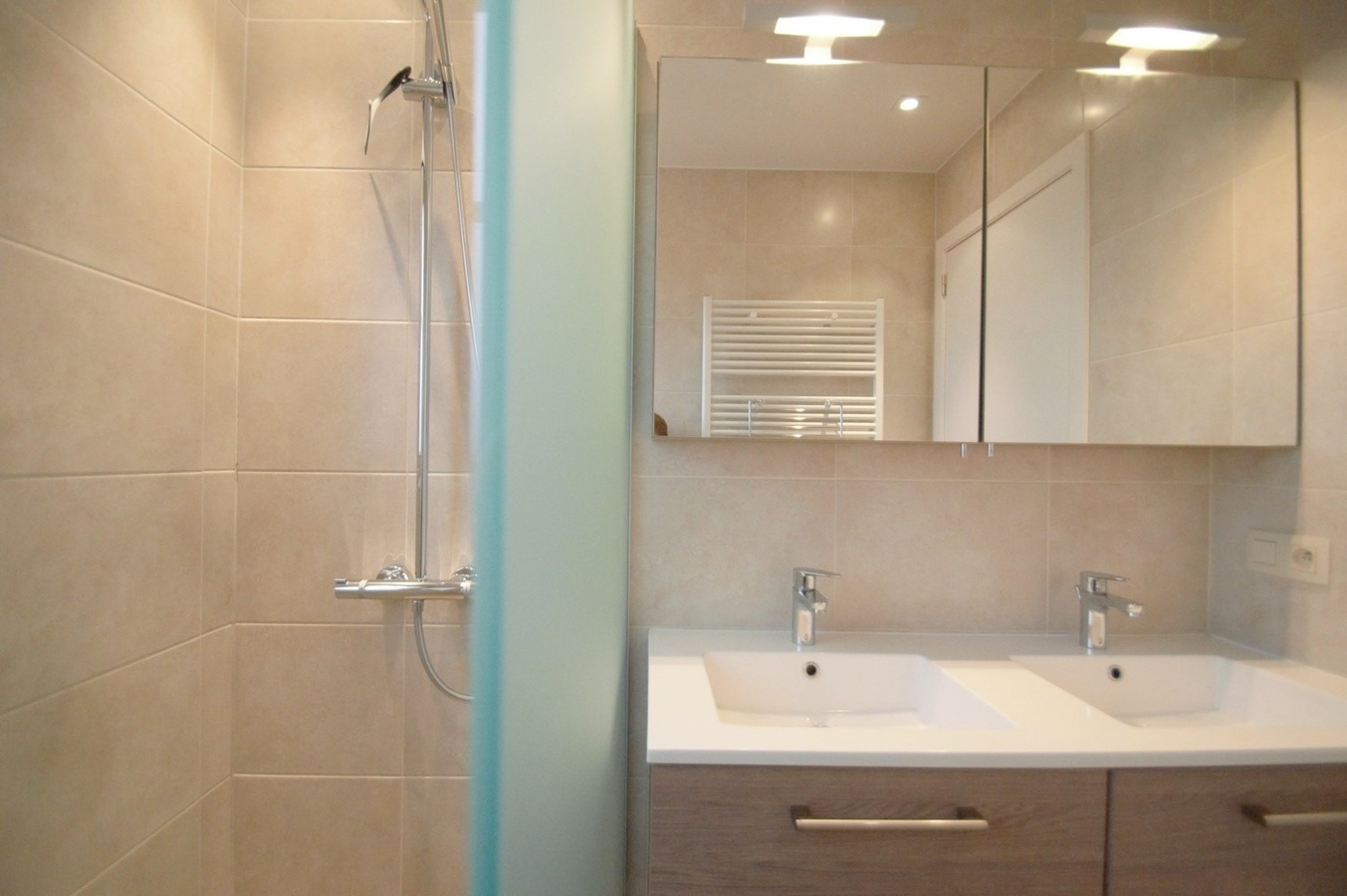 Fraai duplexappartement met 3 slpk. en 2 badk. in een zeer gegeerde residentie - Heist 