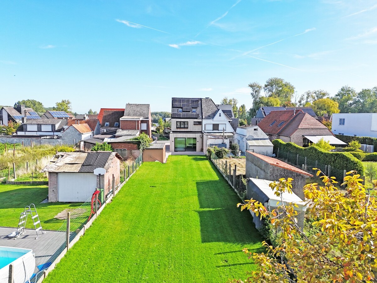 Knappe renovatie met ZW-tuin op gunstige locatie te Zottegem 