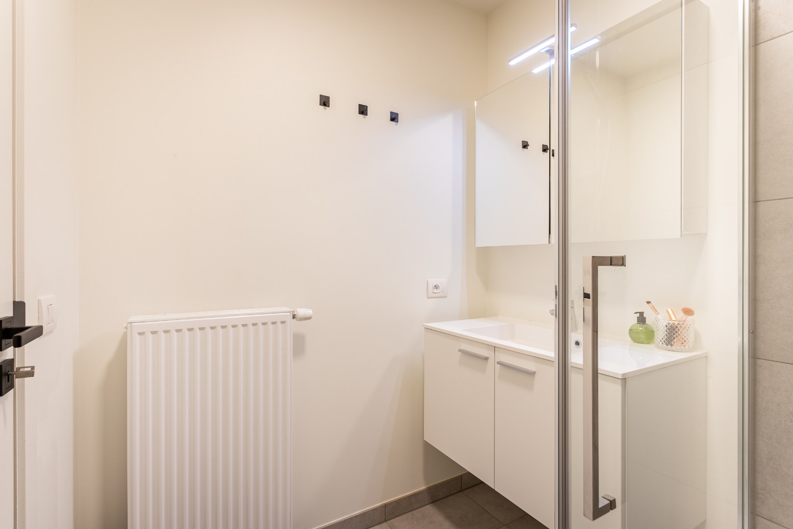 Recent, energiezuinig appartement met 2 slpks, 2 terrassen en autostaanplaats 