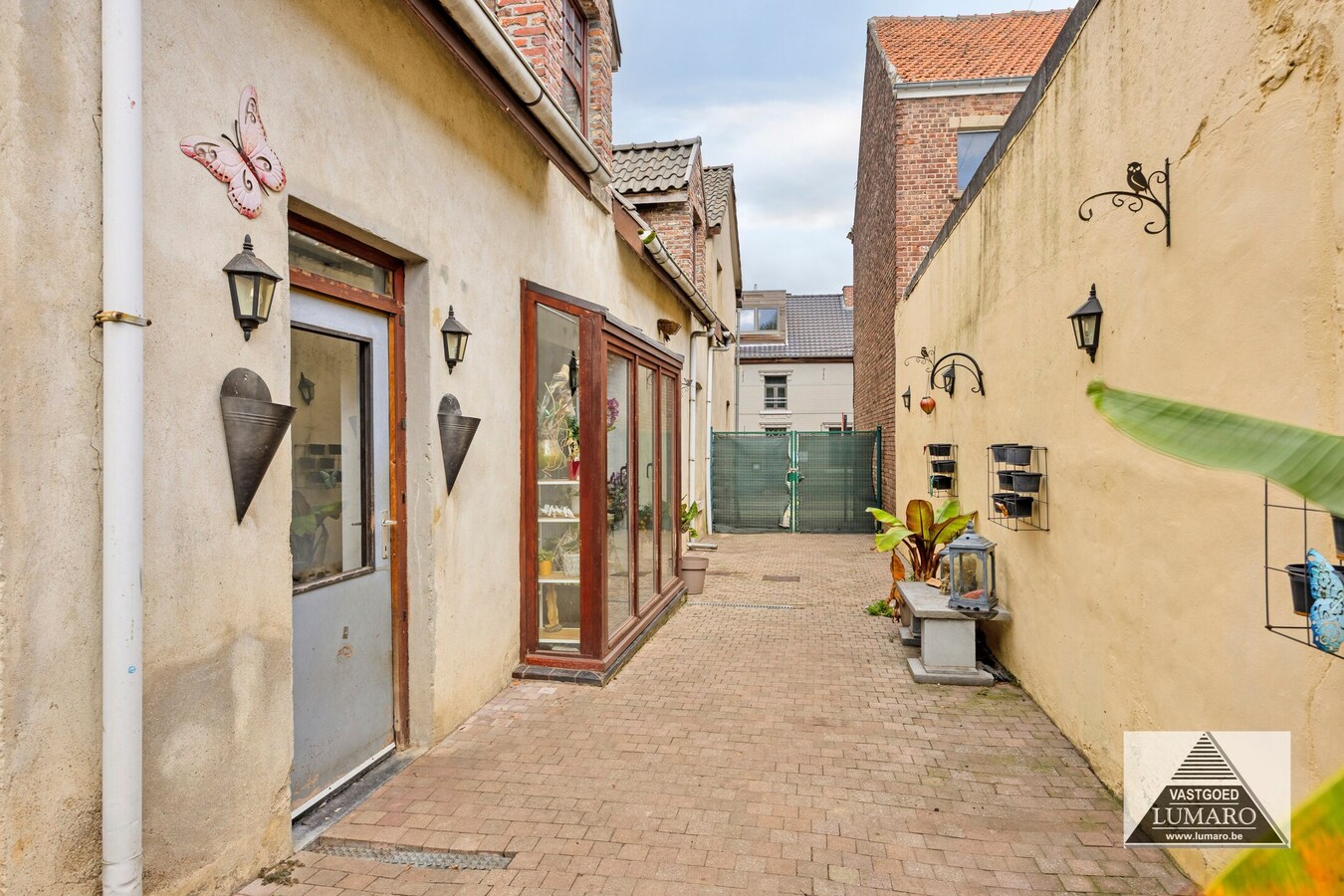 As-centrum: 2 op te knappen woningen met royale tuin 
