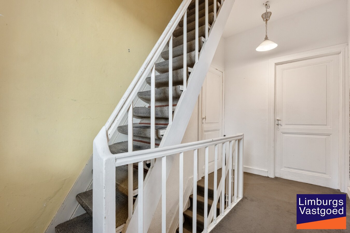 Deels gerenoveerde woning met stadstuin, 3 slpk, 2a60ca, tussen de kleine en grote ring 