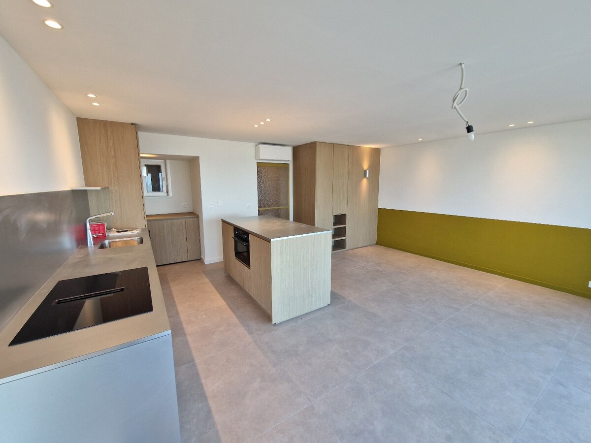 Renovated apartment for rent on the Zeedijk in Nieuwpoort. 