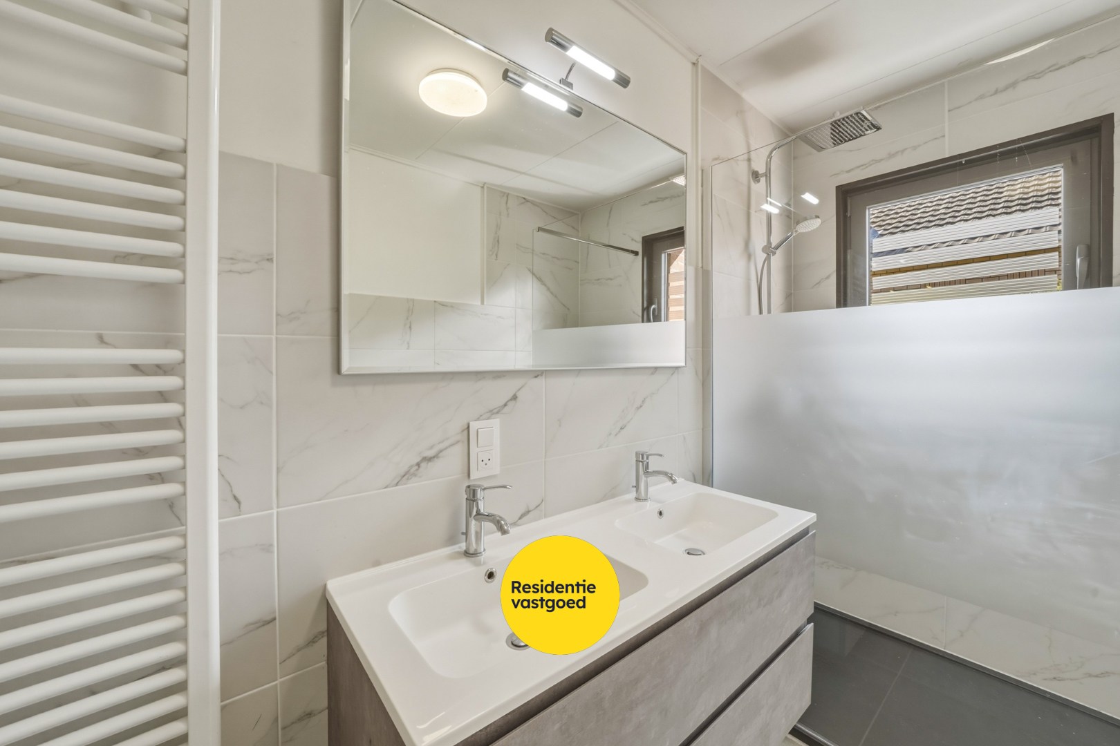 Instapklare ruime bungalow met zongerichte tuin in hartje Oudenburg! 