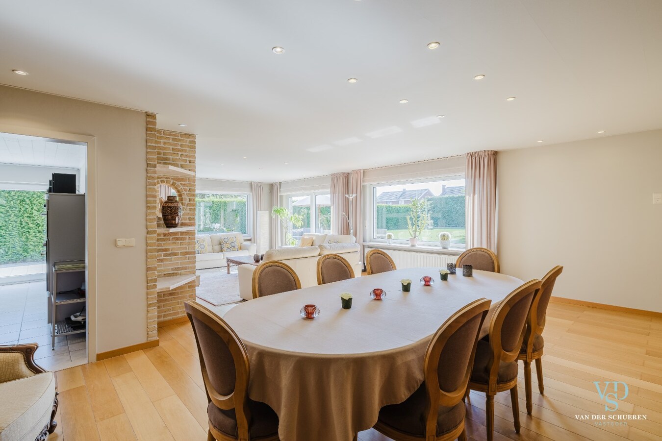 Bijzonder ruime (446m²), tijdloze villa 