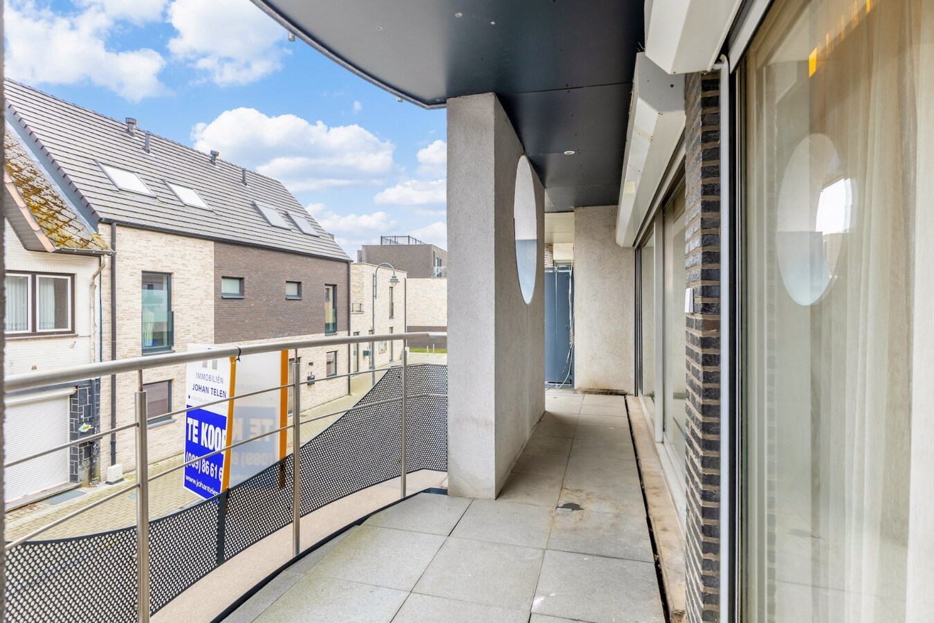 Modern en comfortabel gerenoveerd appartement op de eerste verdieping in het centrum van Neeroeteren 