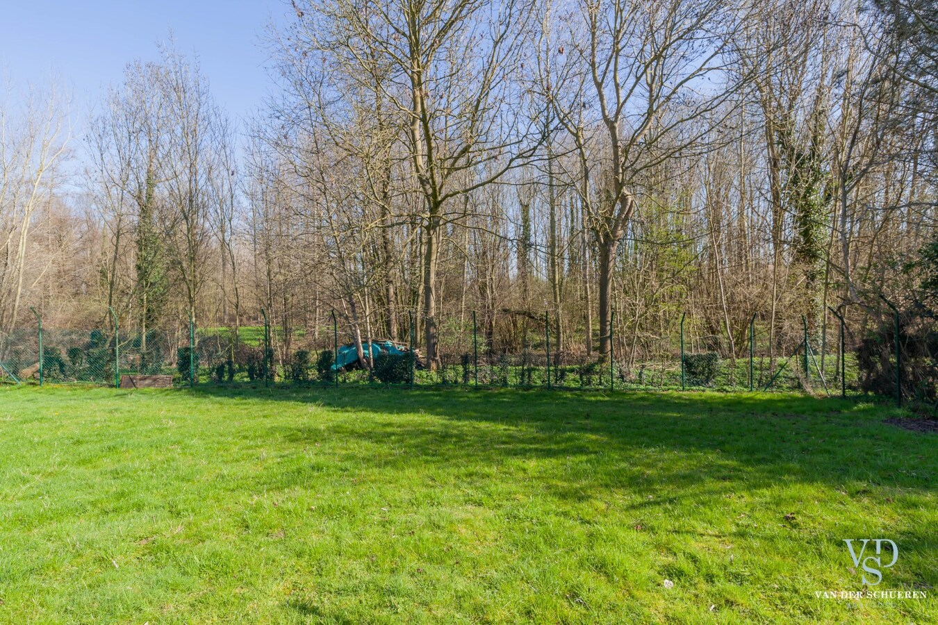 Exceptioneel landhuis met bijgebouw in groene omgeving 