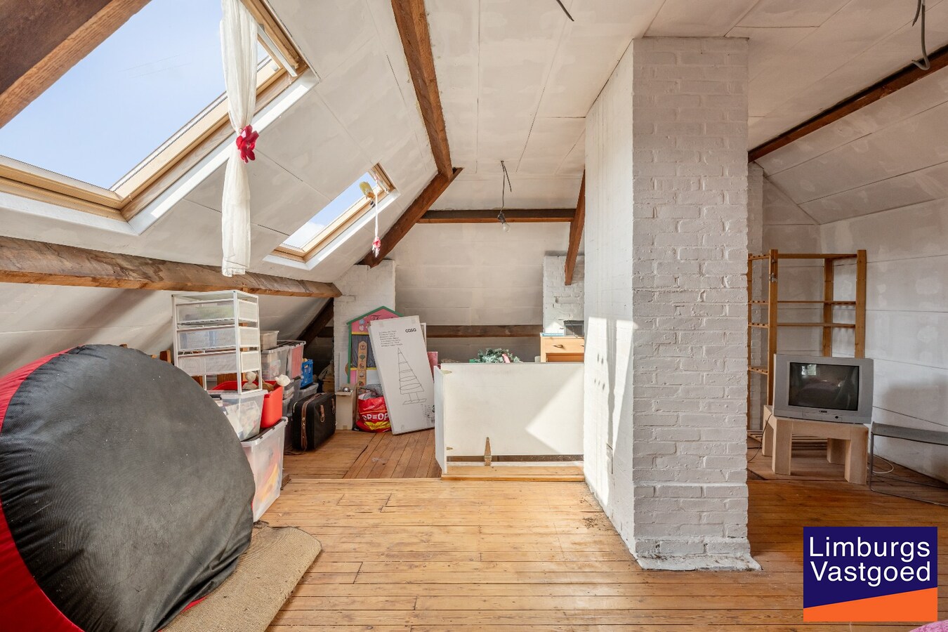 Centraal gelegen woning, 4 slpk, 180 m² bewoonbare oppervlakte, 9a 99ca 