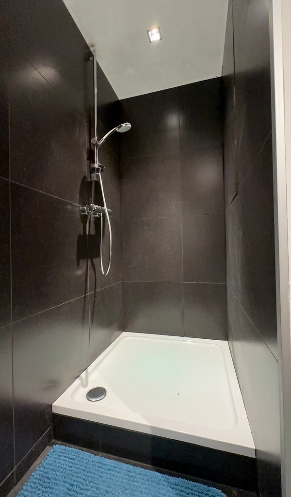 Handelspand met garage te koop in Merelbeke-Melle