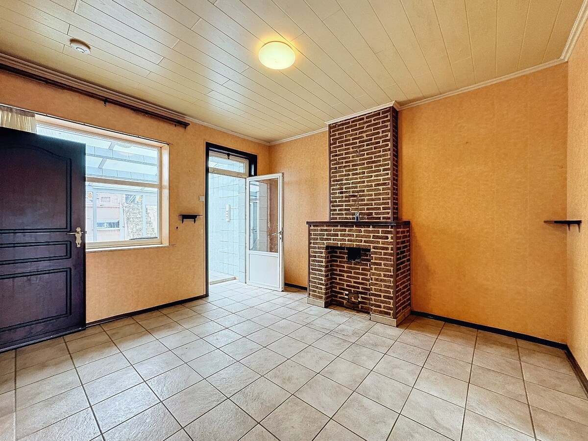 Ruime, te renoveren woning met grote tuin te Herzele 