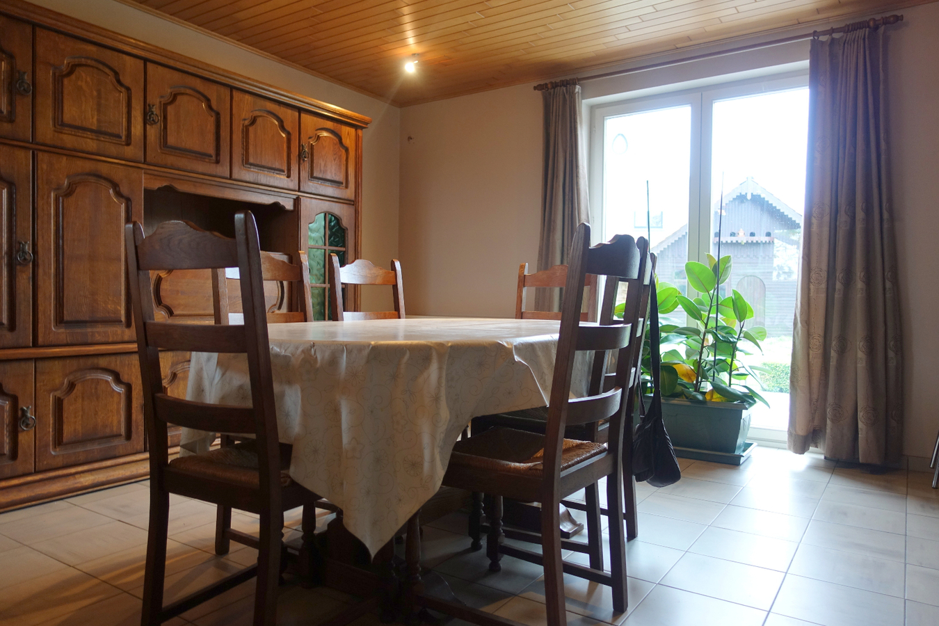 Goed gelegen woning met grote tuin 