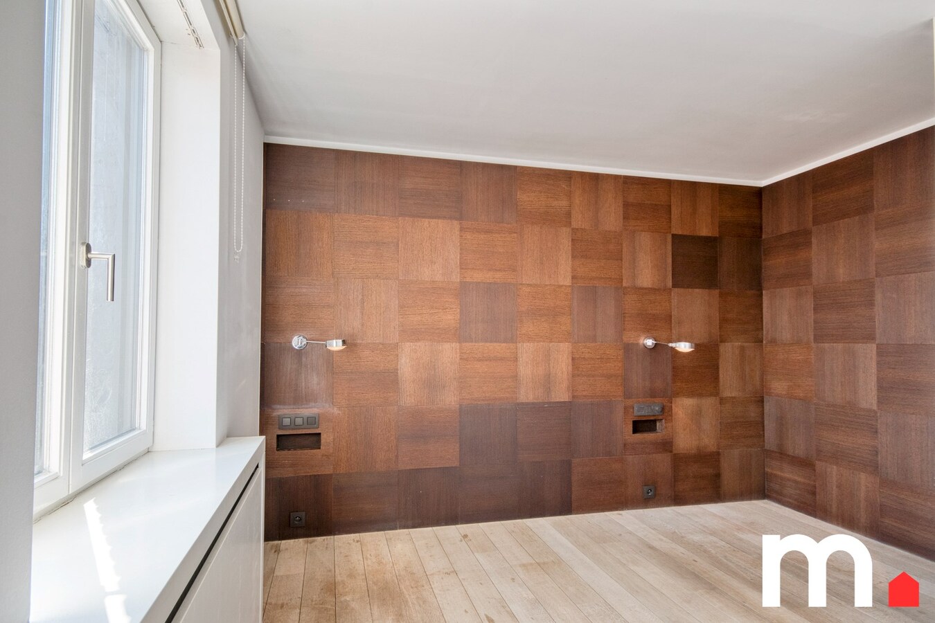 Multifunctioneel bedrijfsgebouw (Showroom + Atelier + Woning) op toplocatie te Rekkem ! 